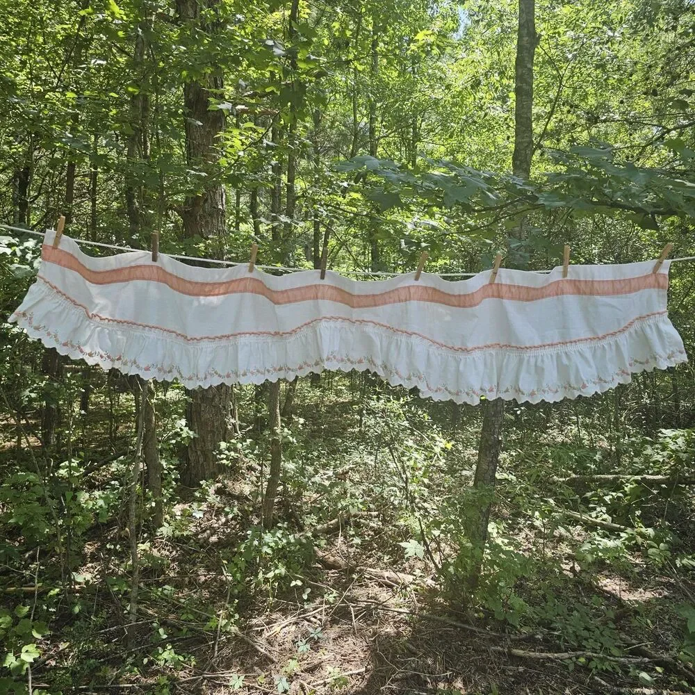 Vintage 1980s Cottagecore Floral Embroidered Valance - Cream & Coral